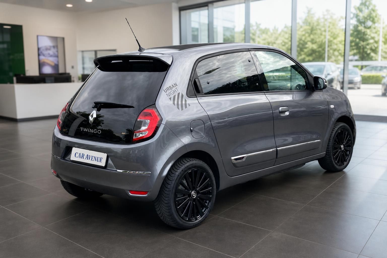Renault Twingo Urban Night grau Heckansicht im Autohaus