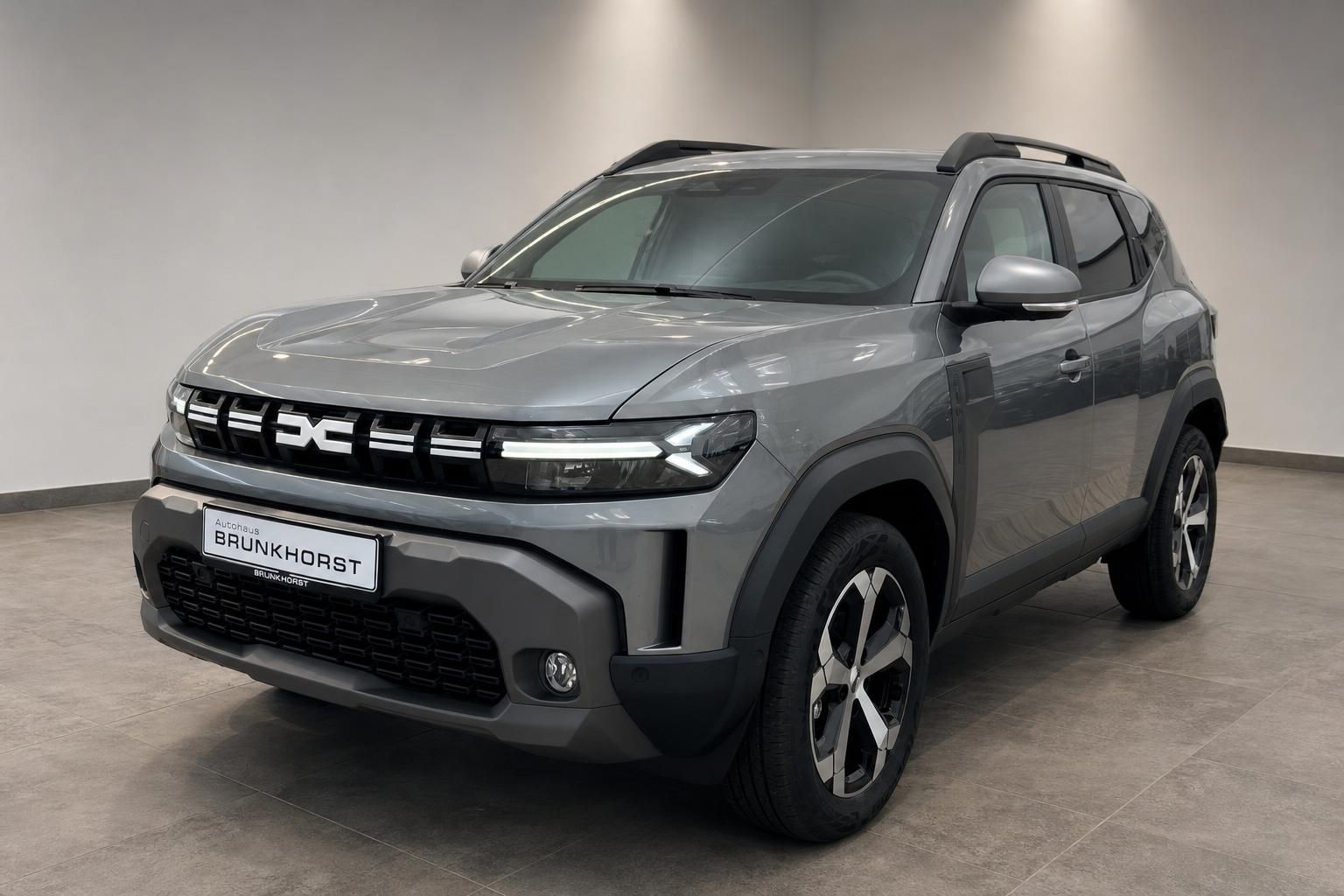 Dacia Duster SUV in Grau, Seitenansicht schräg vorne