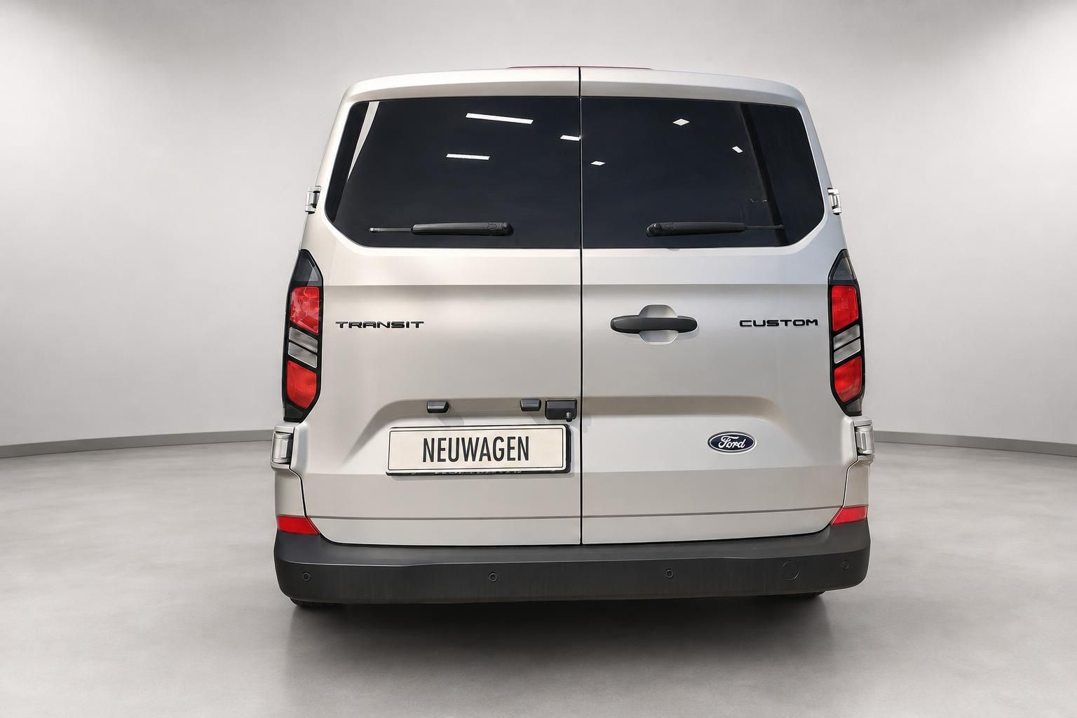 Ford Transit Custom Neuwagen Heckansicht in Weiss im Studio