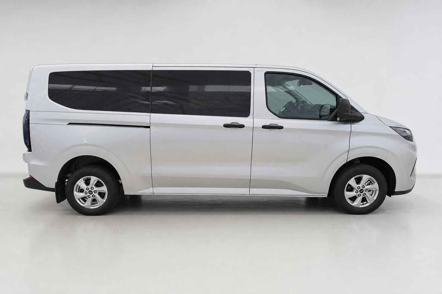 Ford Transit Custom Kombi Seitenansicht in Silber