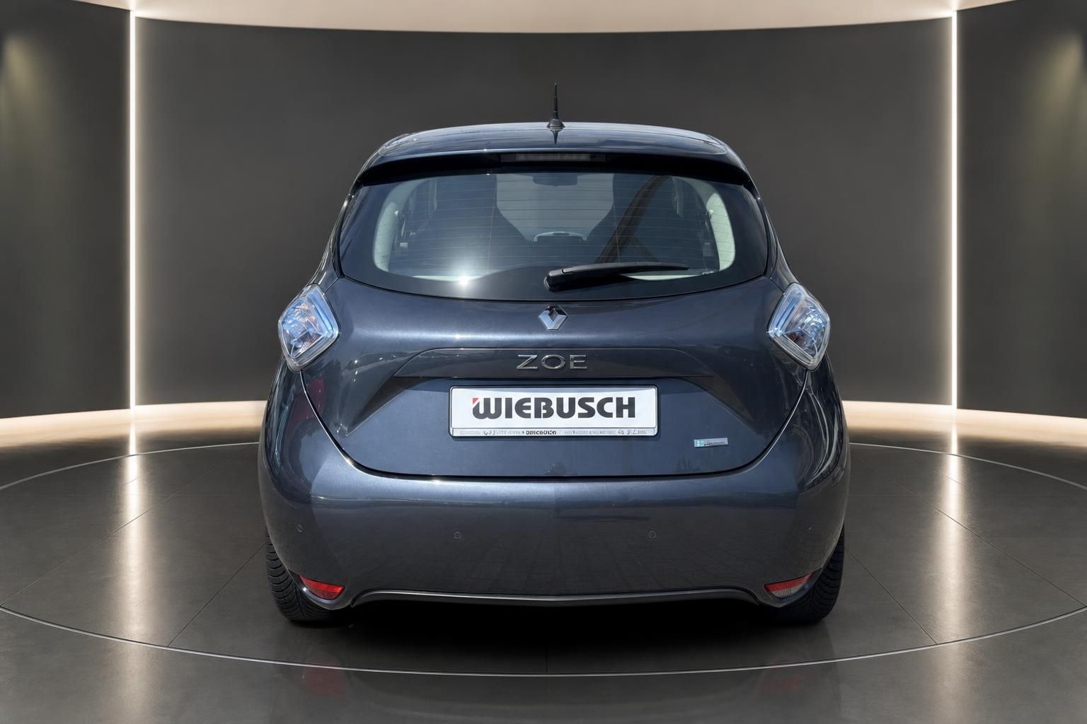 Renault ZOE Elektroauto grau Heckansicht im Fotostudio bei Autohaus Wiebusch