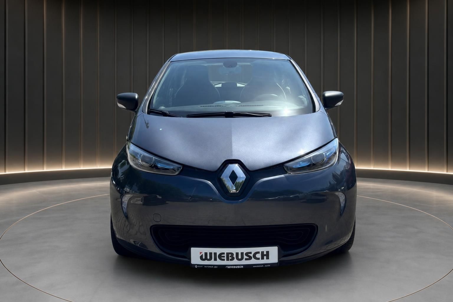 Renault Zoe grau Frontansicht – Elektro-Kleinwagen Frontscheinwerfer Studio