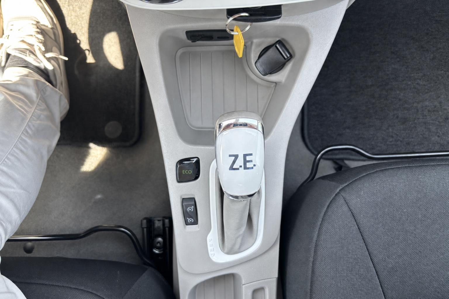 Renault ZOE Innenraum Mittelkonsole mit Z.E. Schalthebel und ECO-Taste