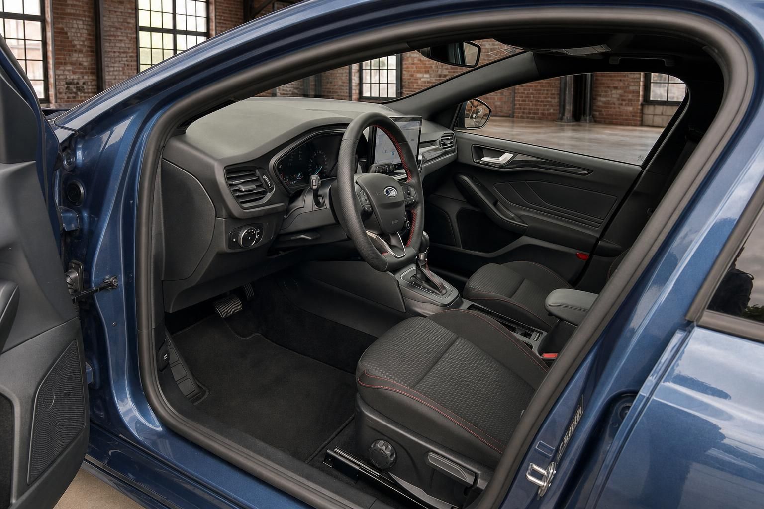 Ford Focus Innenraum mit Cockpit und Sportsitzen Ansicht