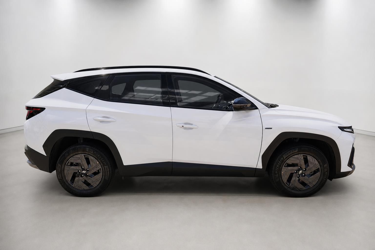 Hyundai Tucson weiß Seitenansicht Neuwagen SUV