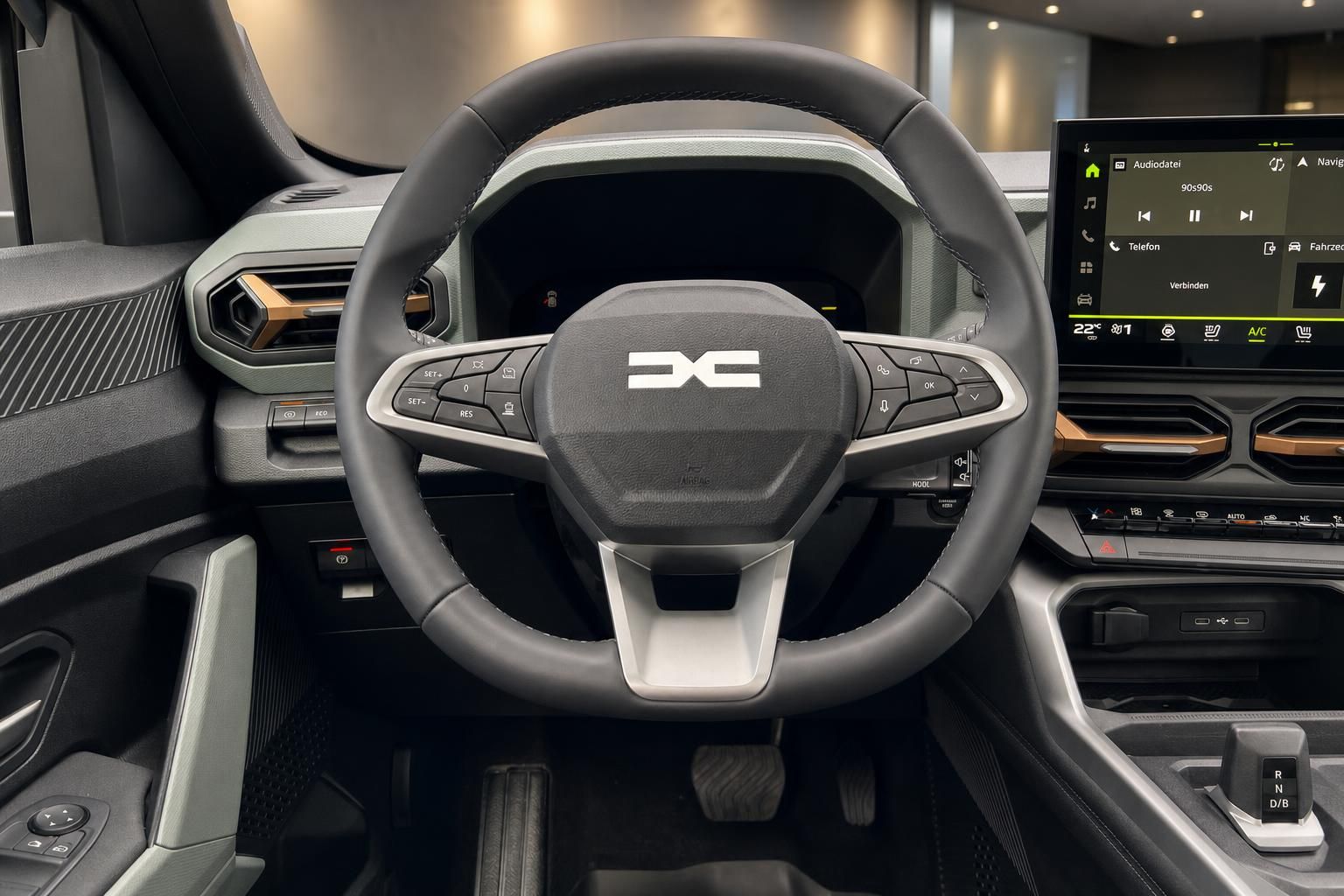 Modernes Fahrzeug-Cockpit mit Lenkrad, digitalem Display und Infotainment-System