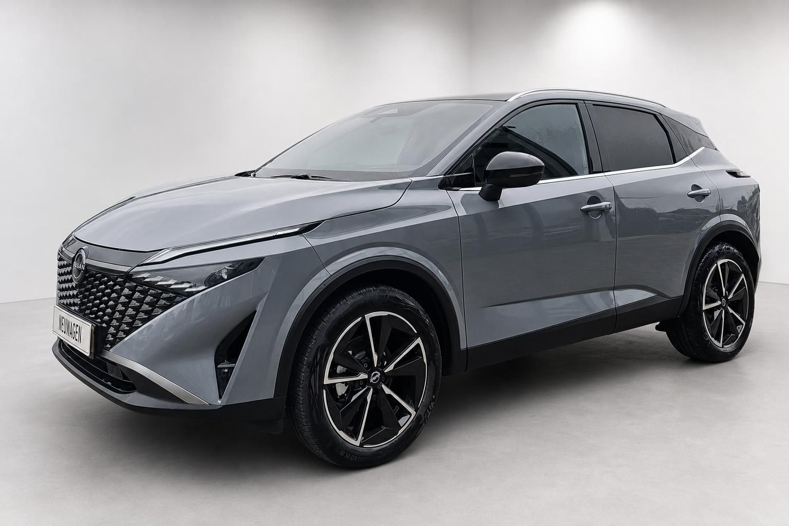 Nissan Qashqai grau Frontansicht schraeg Neuwagen Studio