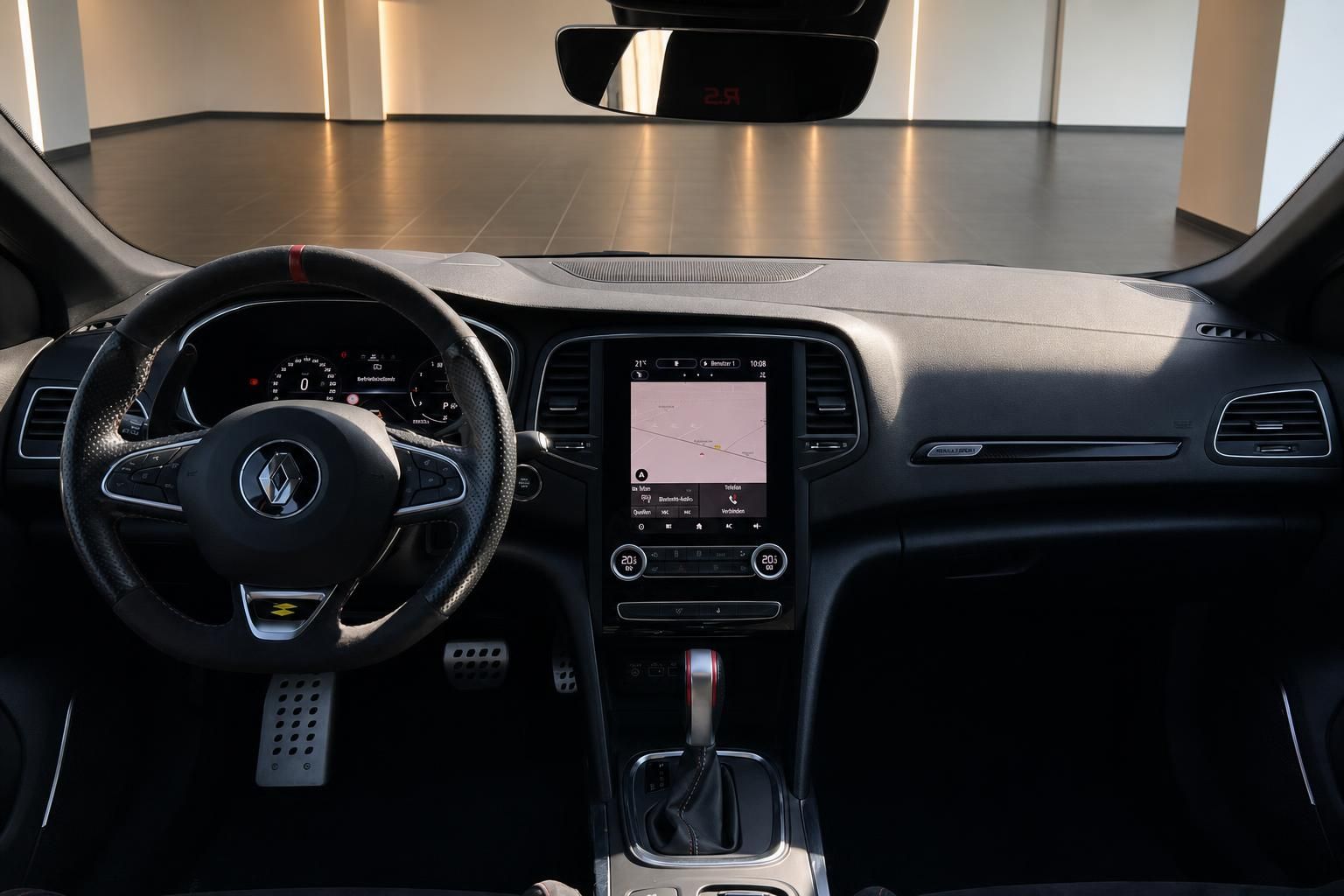 Renault Megane R.S. Innenraum, Cockpit mit Lenkrad und Display
