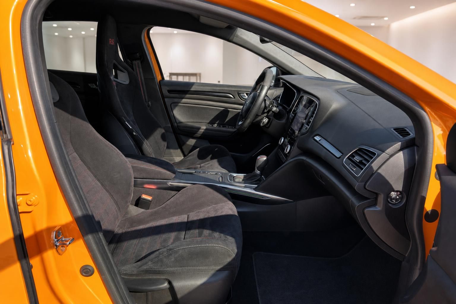 Renault Megane R.S. Innenraum mit Sportsitzen und Cockpit
