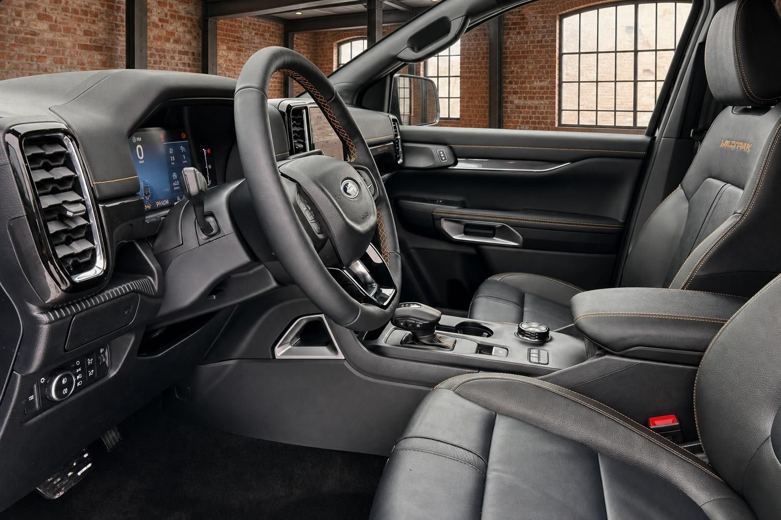 Ford Ranger Wildtrak Innenraum mit Ledersitzen und Mittelkonsole