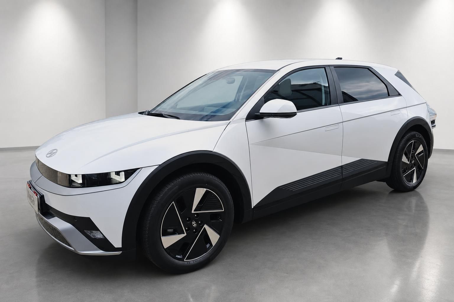 Hyundai Ioniq 5 Seitenansicht schräg vorne in Weiß