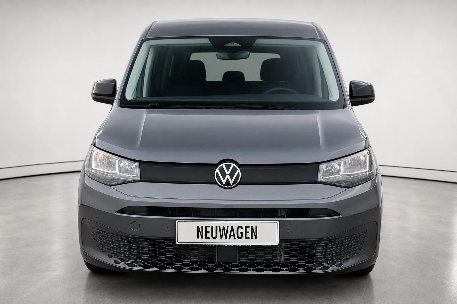 VW Caddy Frontansicht in Grau mit VW Logo und Kühlergrill