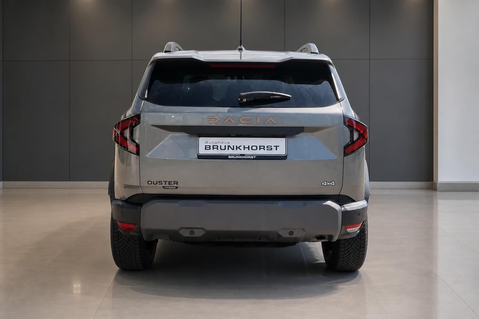 Dacia Duster Hybrid 4x4 Heckansicht im Autohaus Brunkhorst