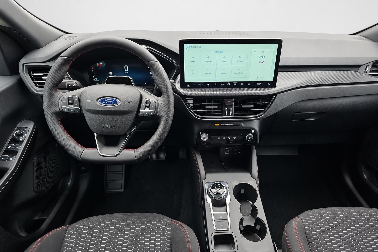 Ford Kuga Cockpit mit Lenkrad, Touchscreen und Mittelkonsole