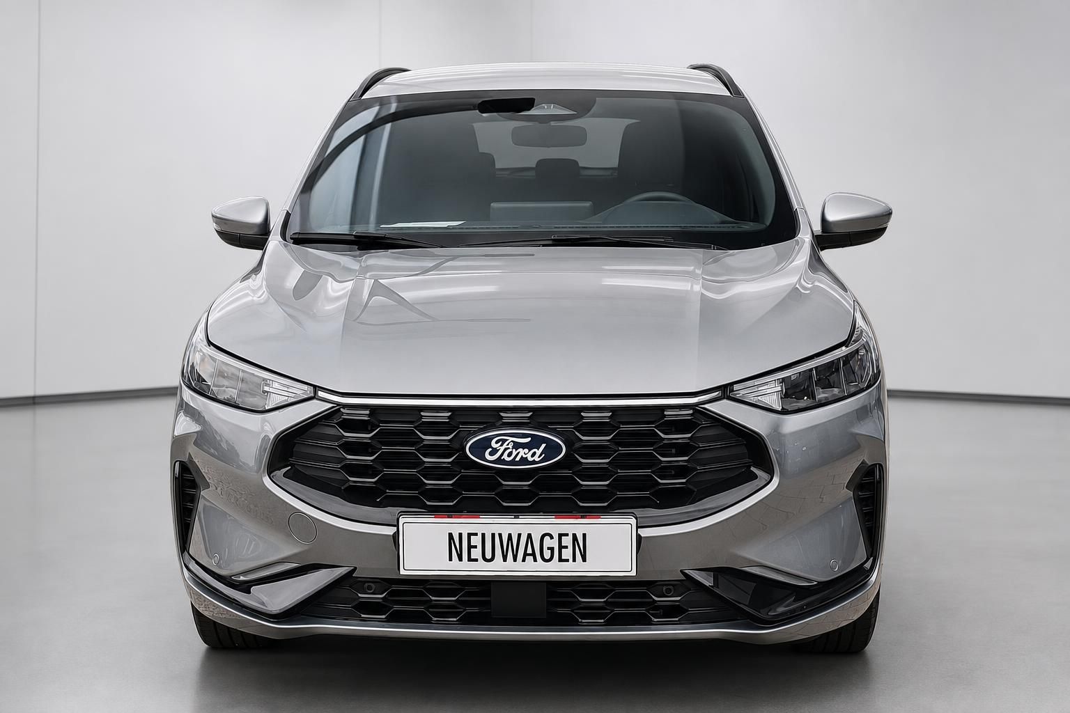 Ford Kuga Frontansicht mit Kühlergrill und Ford-Logo