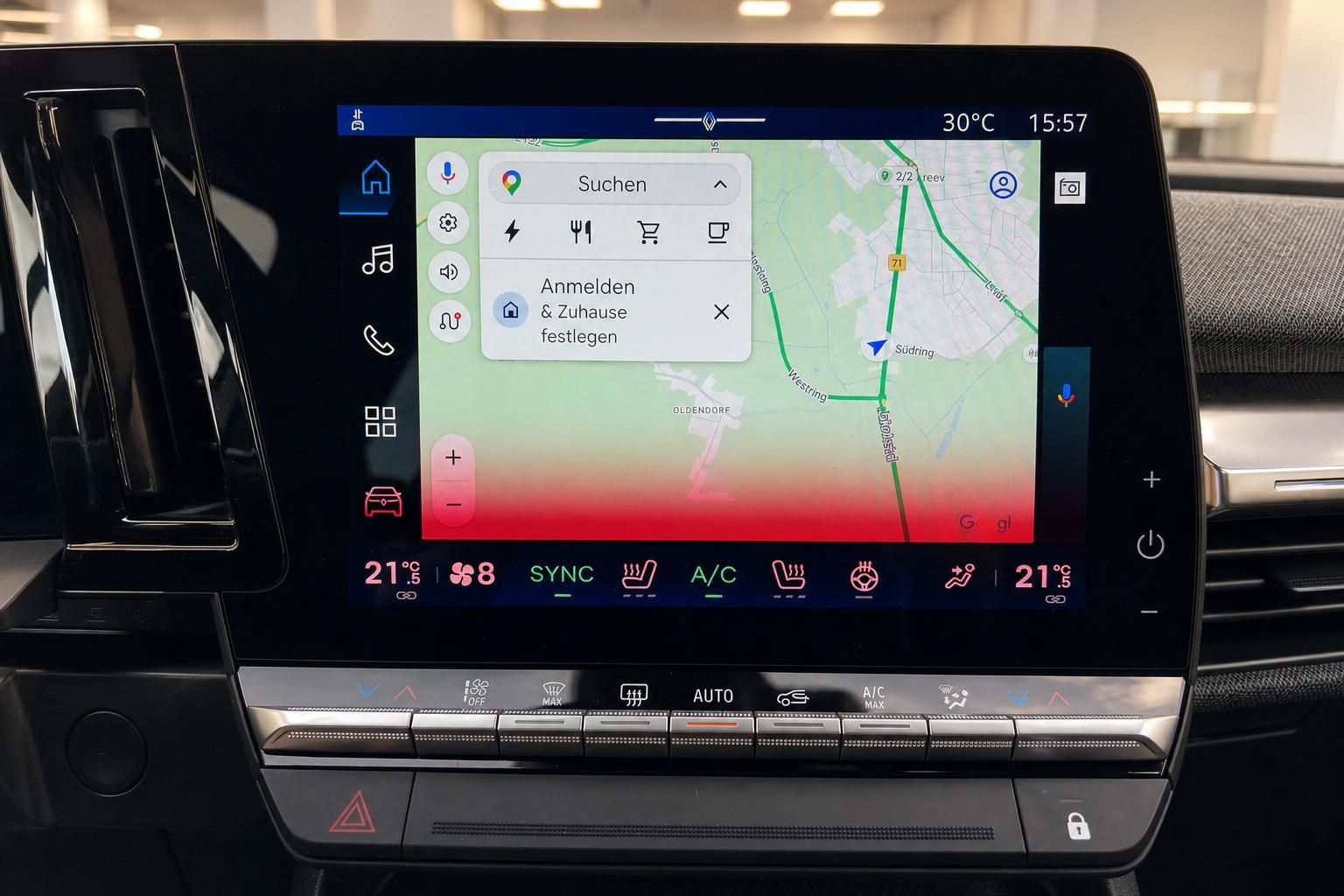 Renault Infotainment-Display mit Navigation und Klimasteuerung
