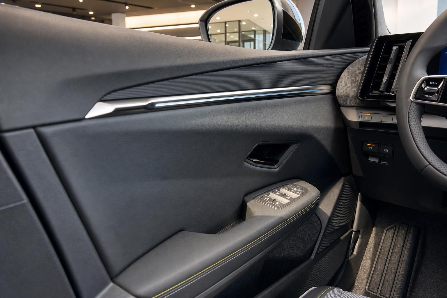 Renault Türverkleidung mit Fensterheber und Ambientebeleuchtung