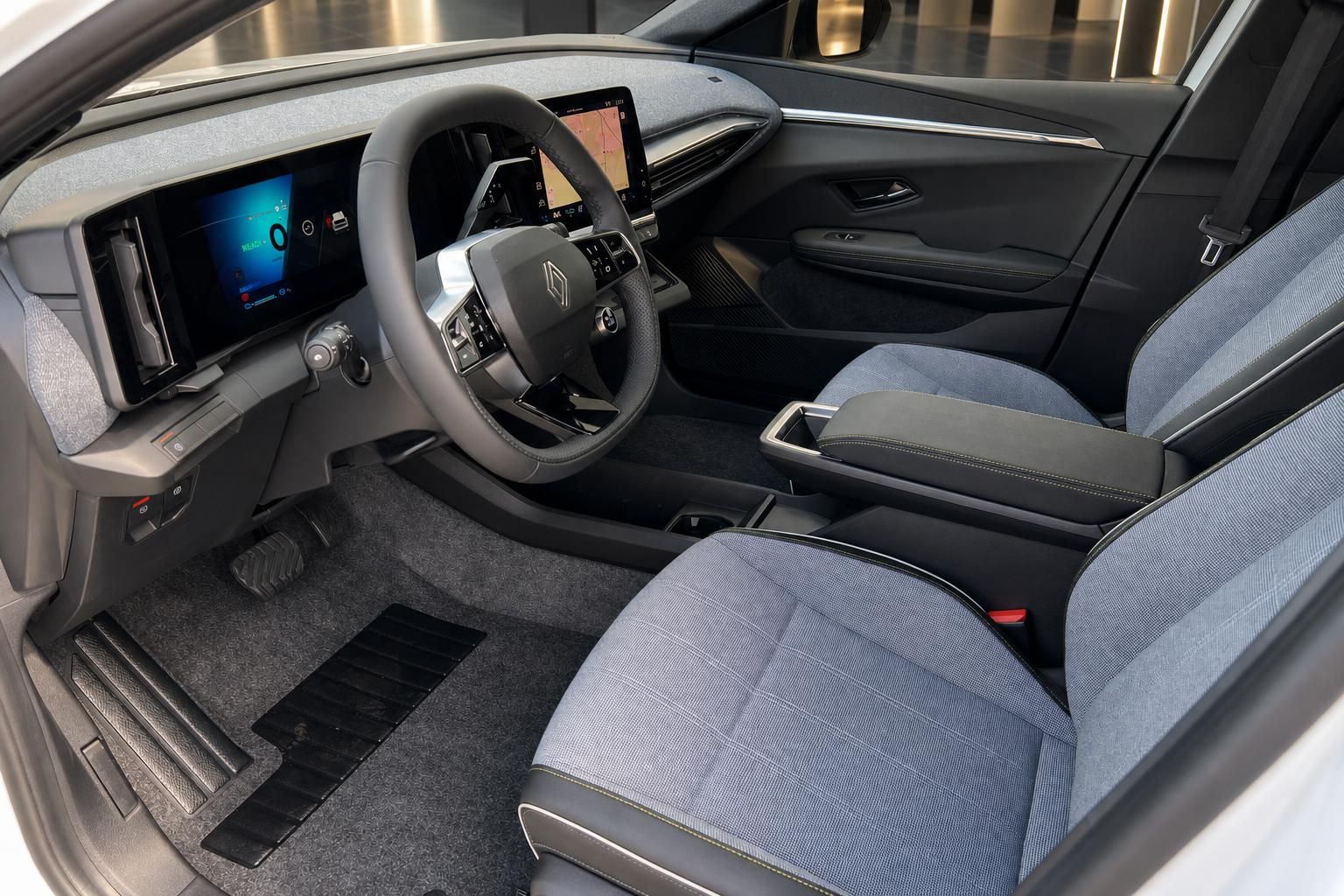 Renault Megane E-Tech Innenraum mit Cockpit und Sitzen in Blau-Grau