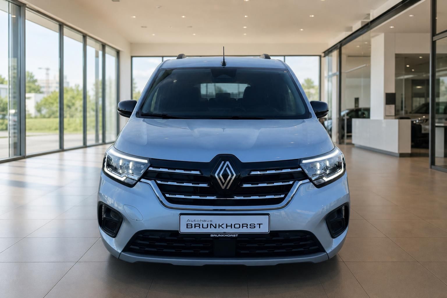 Renault Kangoo silber Frontansicht im Autohaus Brunkhorst Showroom