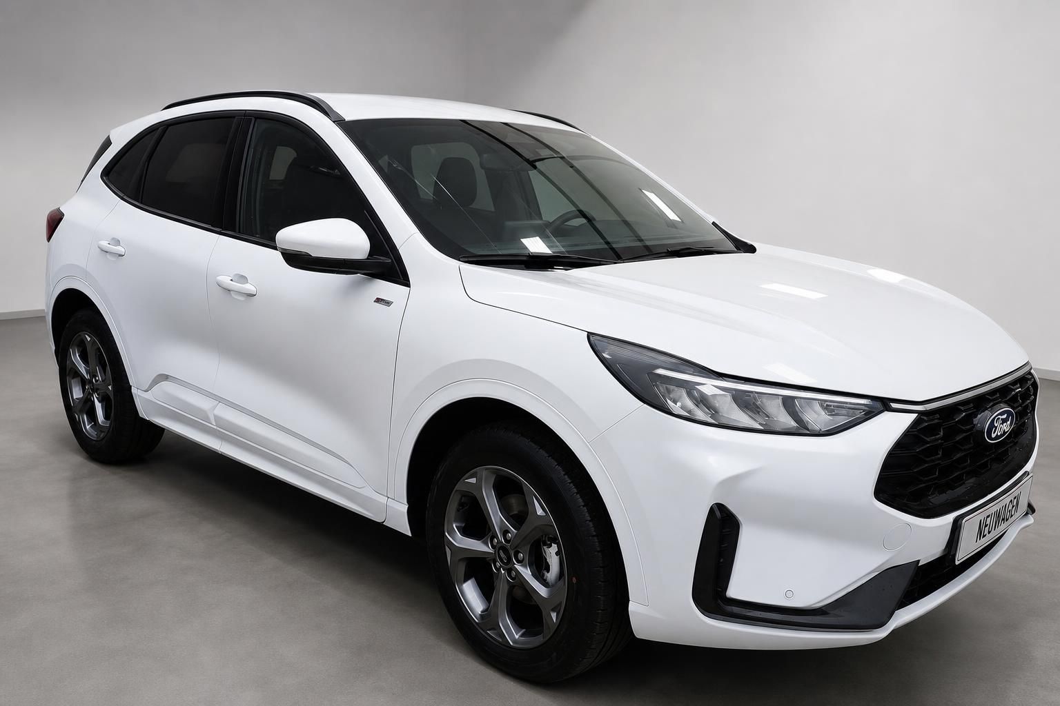 Ford Kuga weiß SUV Frontansicht schräg Neuwagen