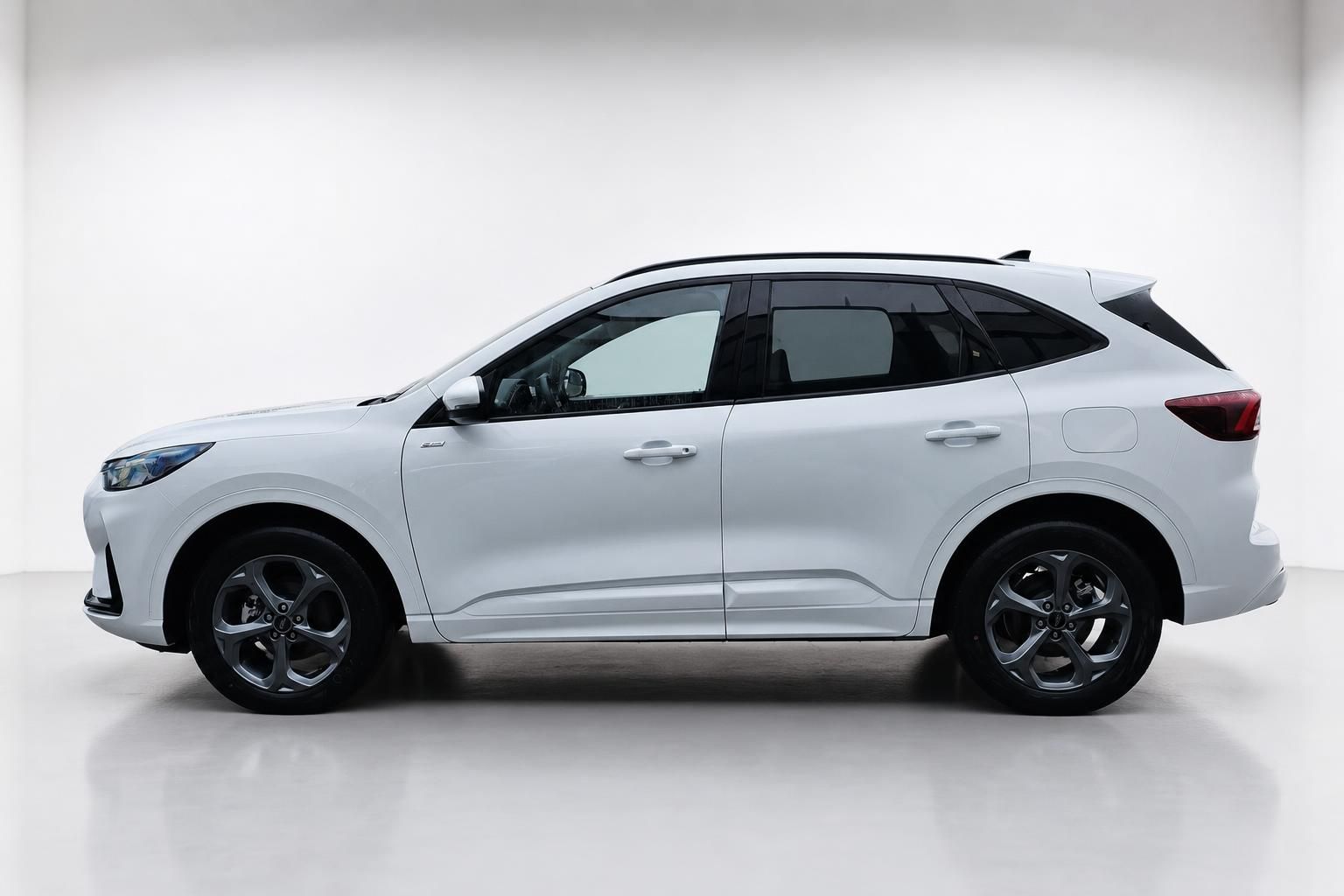 Ford Kuga weiß Seitenansicht SUV Studio