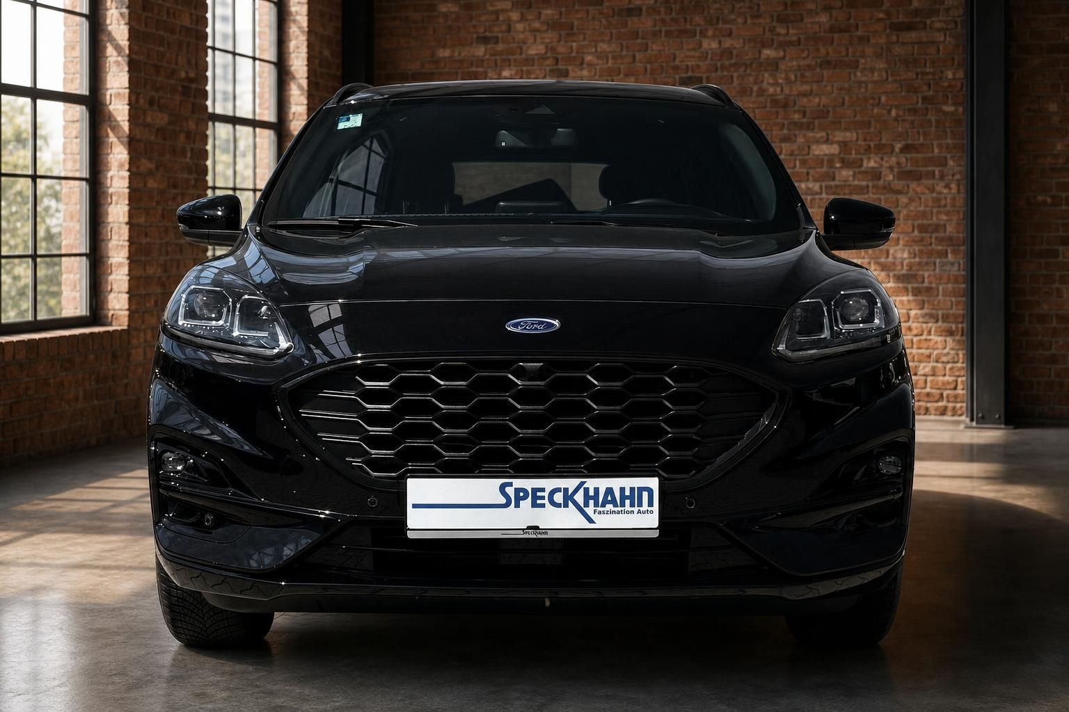 Ford SUV schwarz Frontansicht mit LED-Scheinwerfern im Autohaus Speckhahn