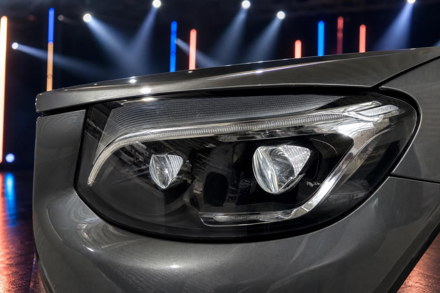 Mercedes LED Scheinwerfer mit Tagfahrlicht Detail Nahaufnahme