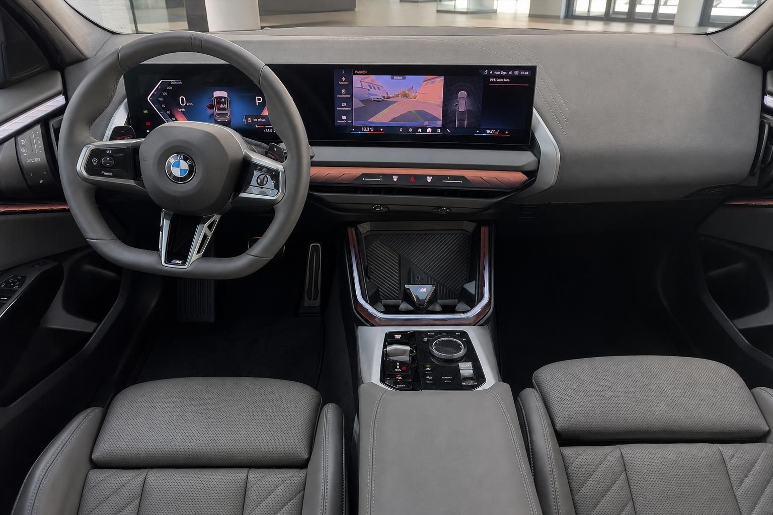 BMW X3 Innenraum, Cockpit mit Bildschirmen und Sitzen