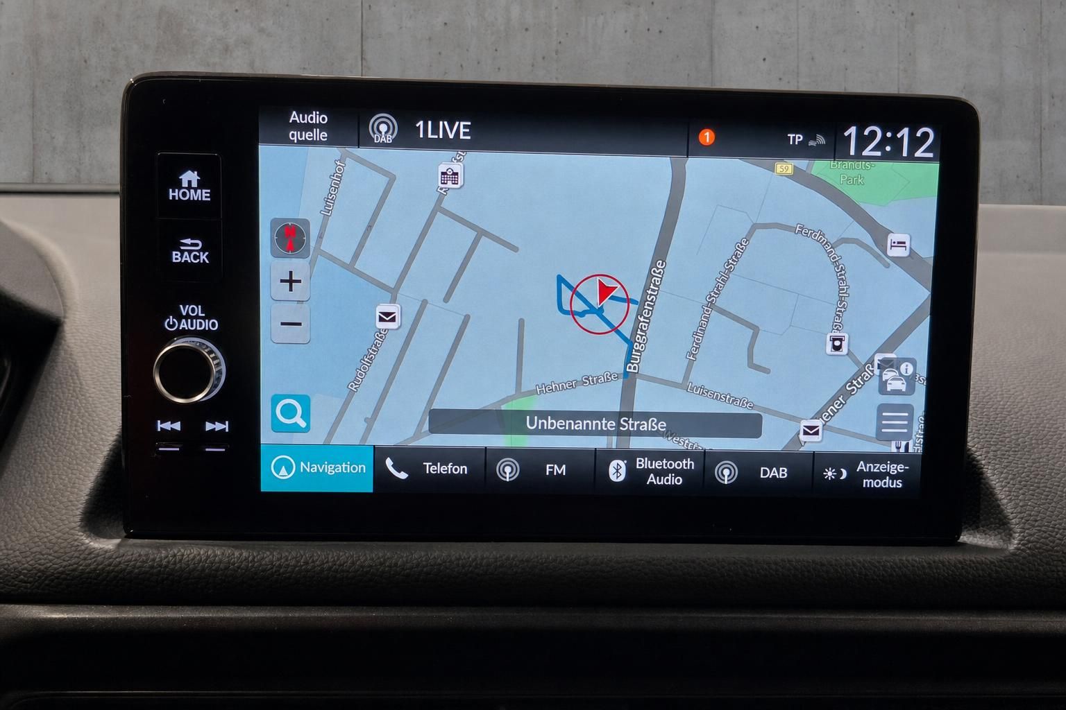 Honda Infotainment-Display mit Navigationskarte im Cockpit