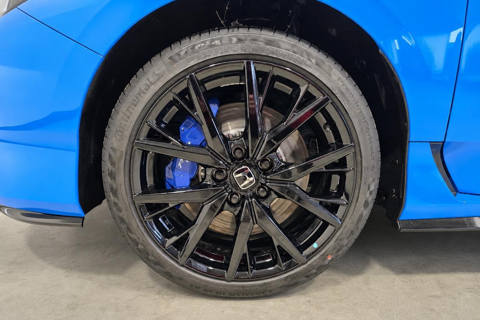 Honda Prelude blau Detailansicht Felge mit blauem Bremssattel