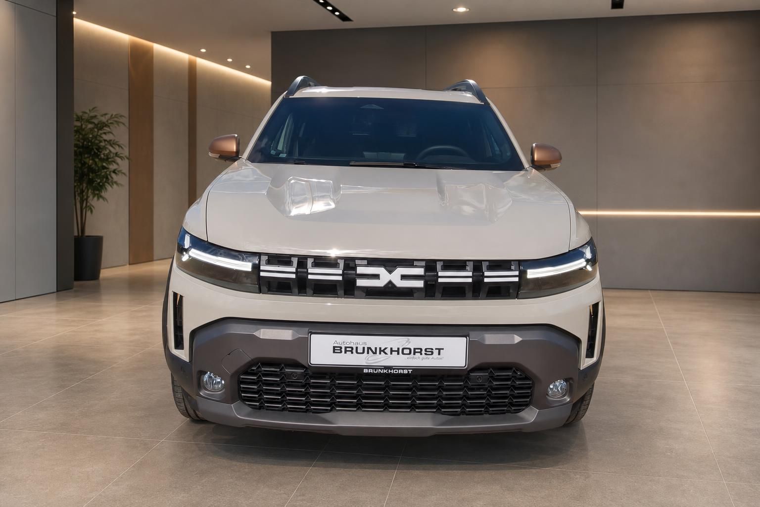 Dacia Duster Frontansicht in Beige im Autohaus Brunkhorst