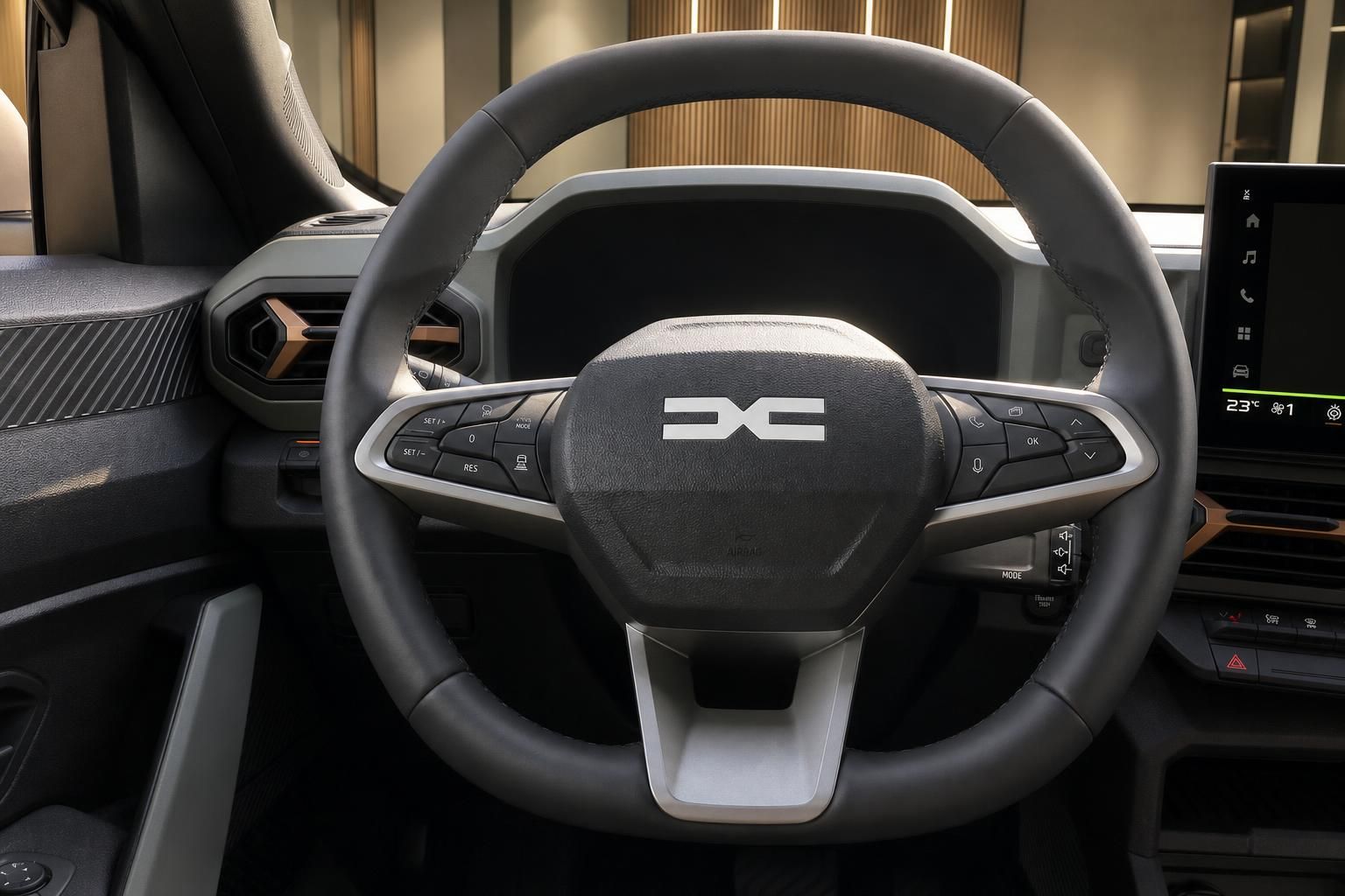Dacia Lenkrad mit Multifunktionstasten und Cockpit Ansicht im Detail