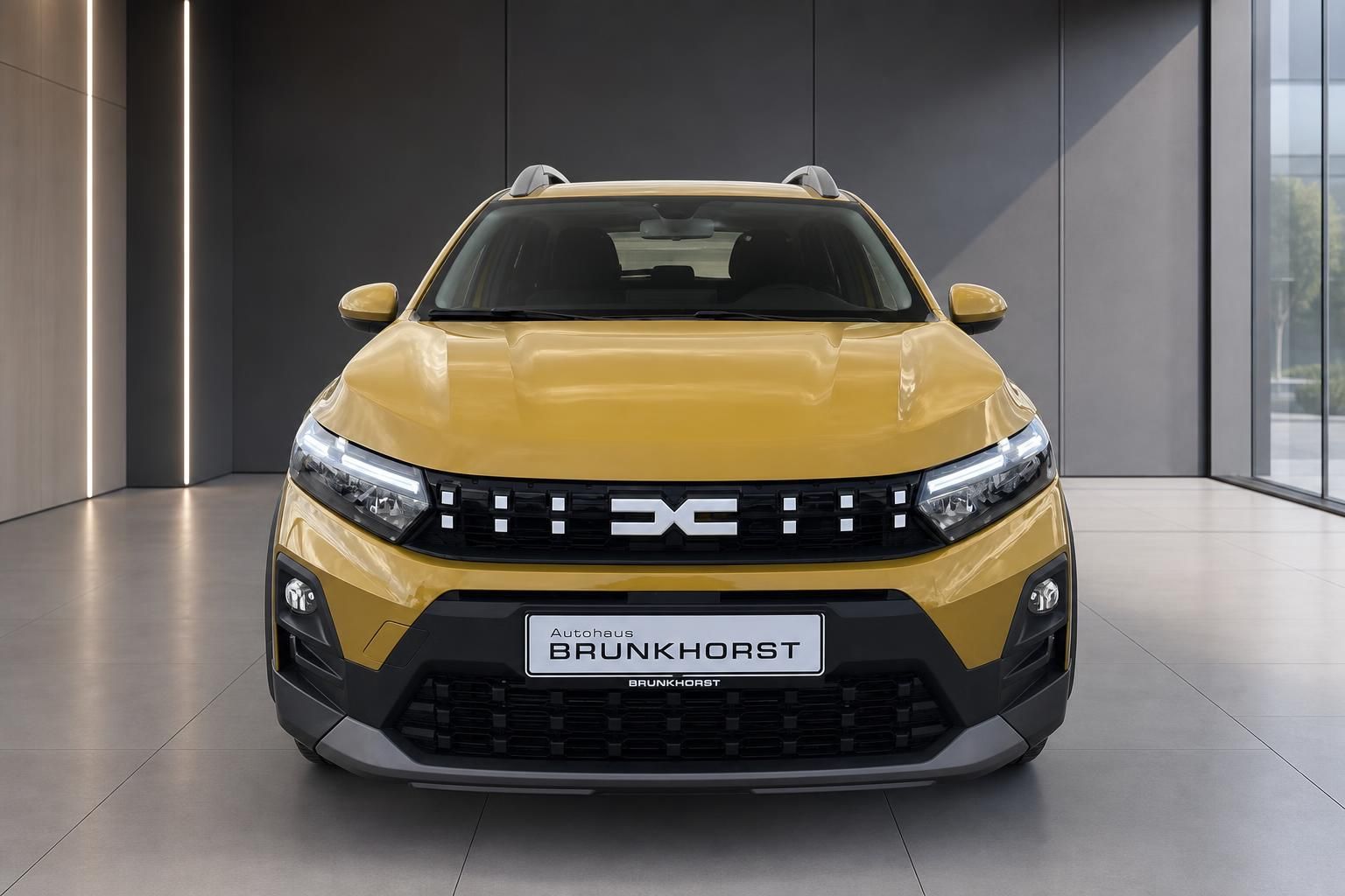 Dacia Sandero Stepway gelb, Frontansicht mit Kuehlergrill und LED-Scheinwerfern