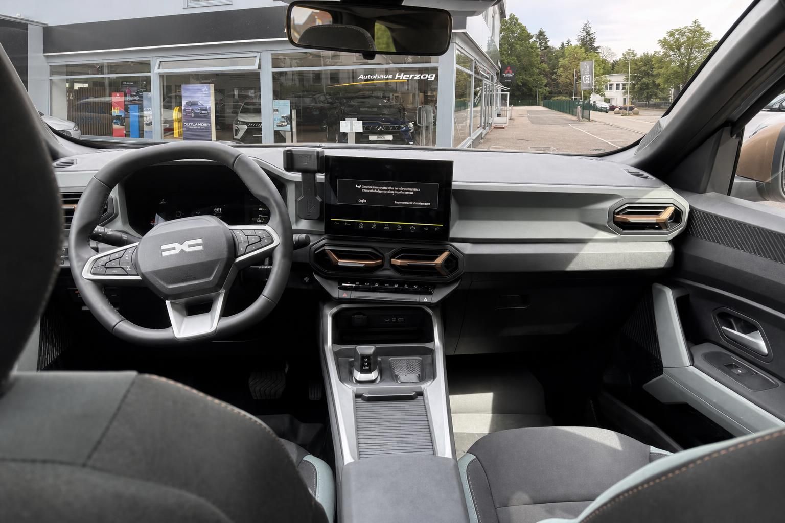 Modernes Fahrzeug Armaturenbrett mit Touchscreen und Klimaanlage - Innenraumdetail