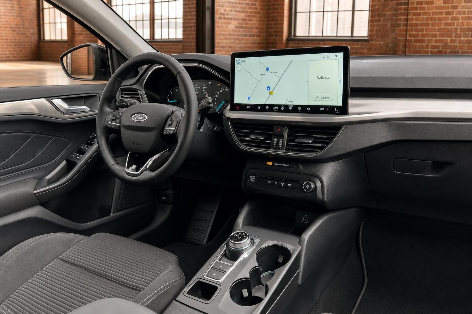 Ford Innenraum mit Touchscreen-Navigation und Cockpit im Detail