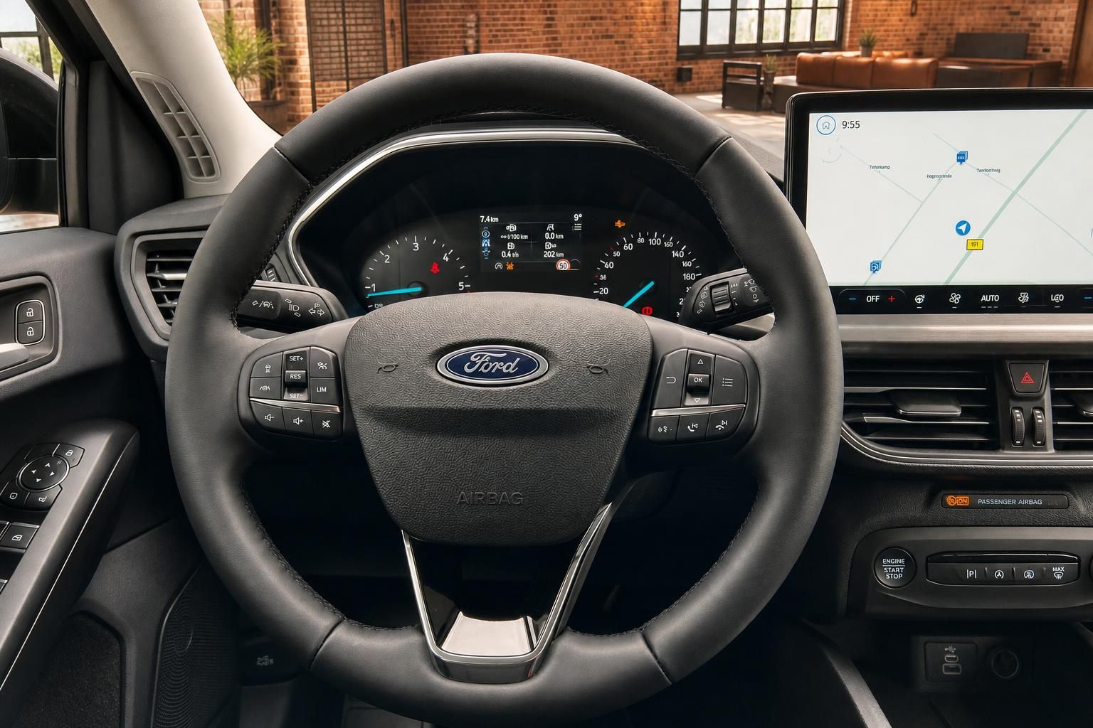 Ford Lenkrad Nahaufnahme mit Bedienelementen und Navigationsdisplay