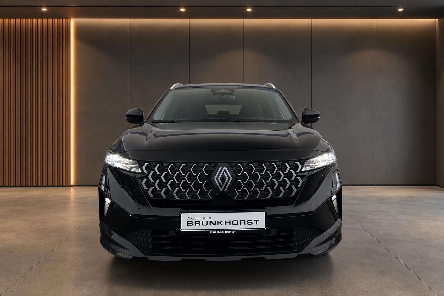 Renault Austral Frontansicht mit charakteristischem Kühlergrill und LED-Scheinwerfern