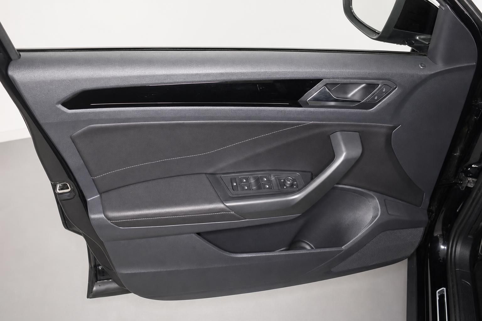 VW Fahrertür innen mit Bedienelementen und Fensterheber