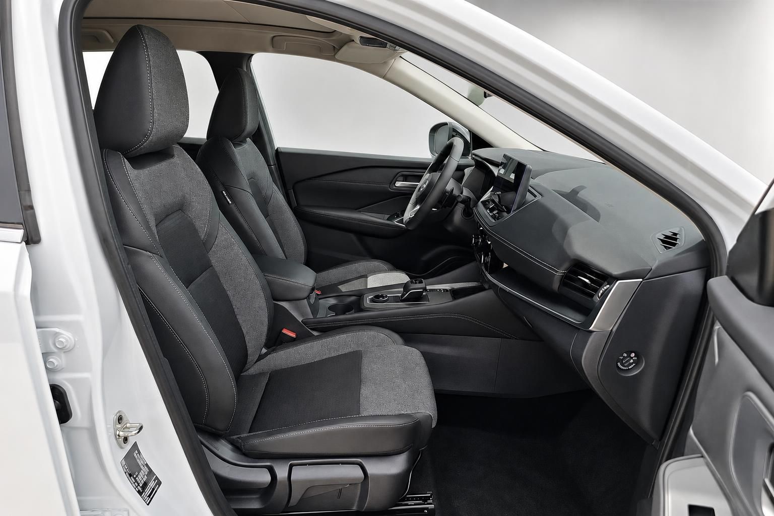 Nissan Qashqai Innenraum, Vordersitze und Armaturenbrett Detailansicht