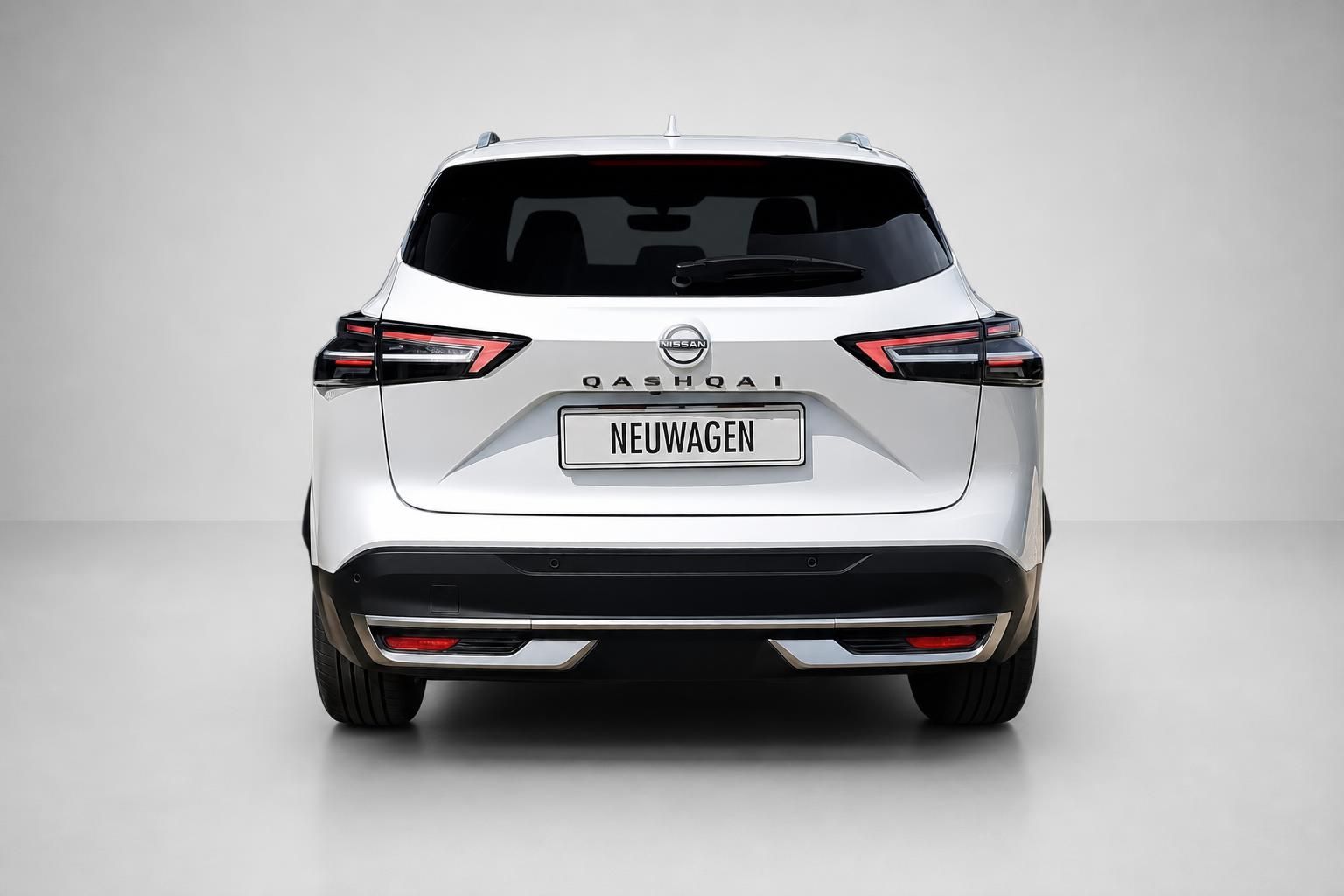 Nissan Qashqai weiß Heckansicht Neuwagen Studioaufnahme