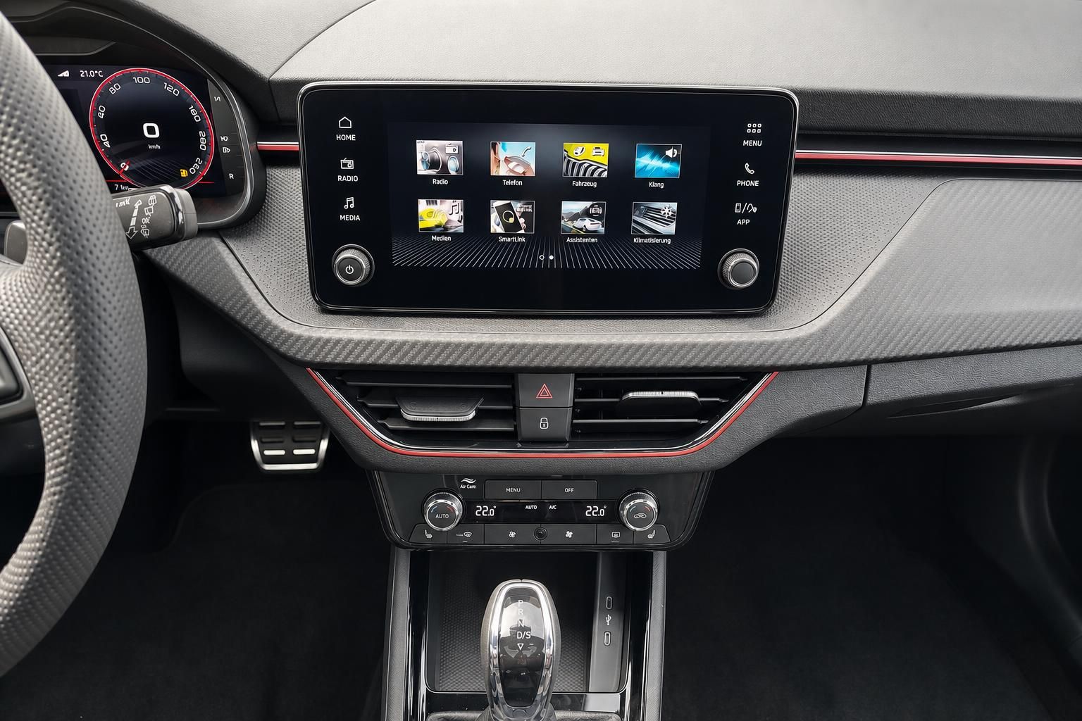 Skoda Mittelkonsole mit Touchscreen Klimabedienung und Schalthebel