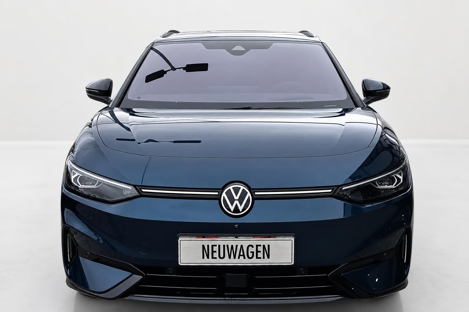 VW ID.7 Tourer dunkelblau, Frontansicht mit Kennzeichen Neuwagen