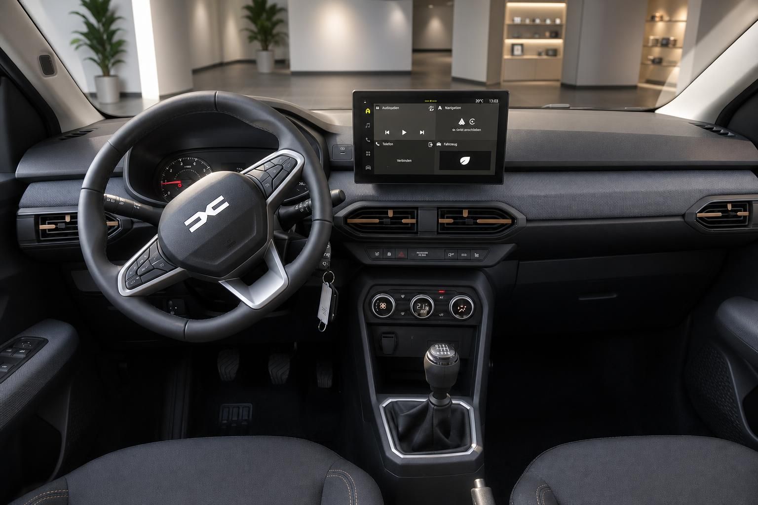Dacia Cockpit mit Lenkrad, Touchscreen und Schaltung im Detail