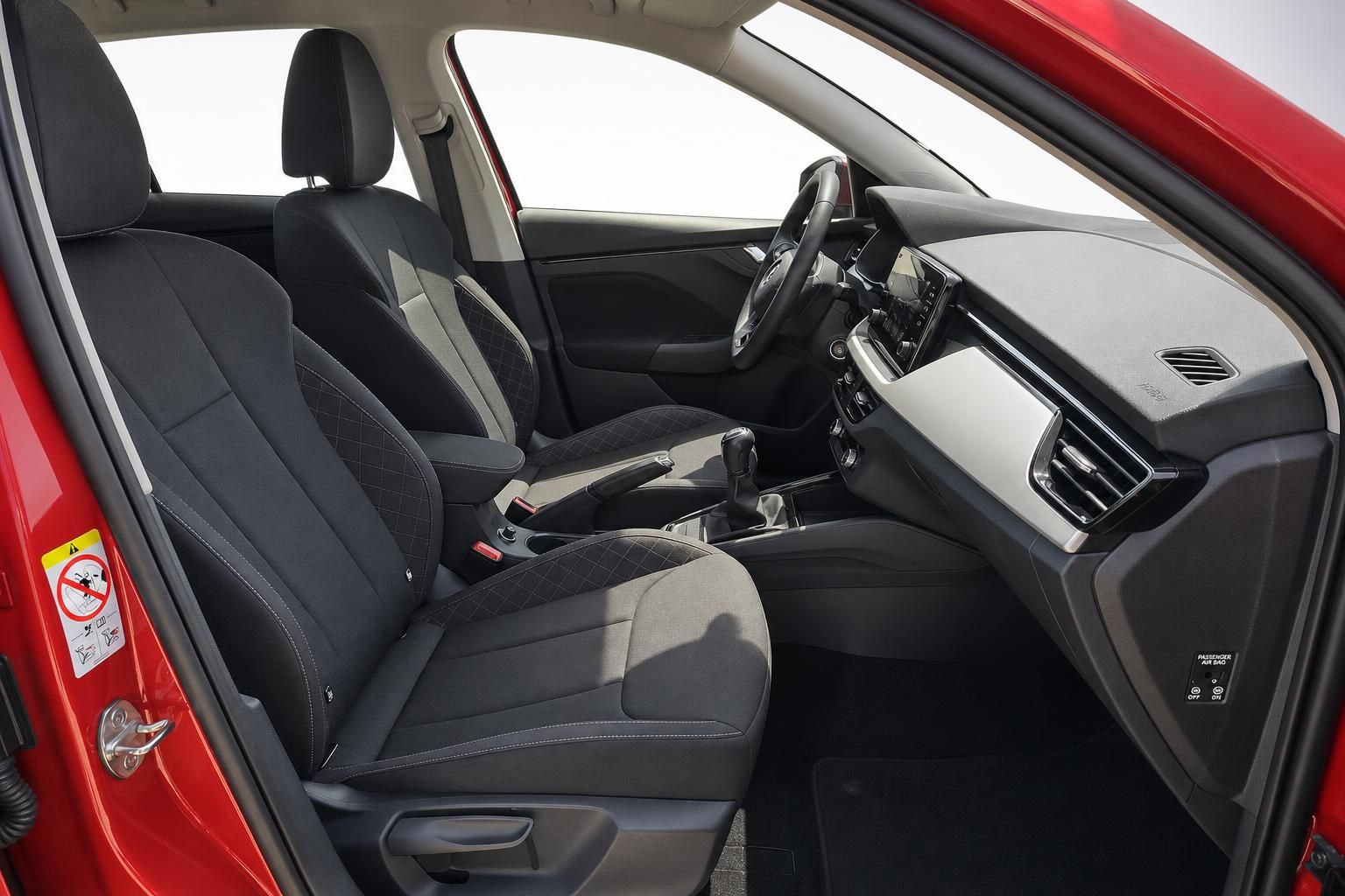 Skoda Kamiq Innenraum: Blick auf Fahrersitz und Armaturenbrett