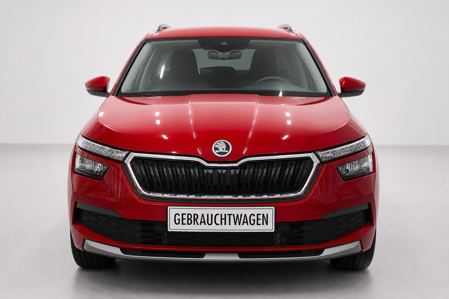 Roter Skoda Kamiq Frontansicht mit Kennzeichen Gebrauchtwagen