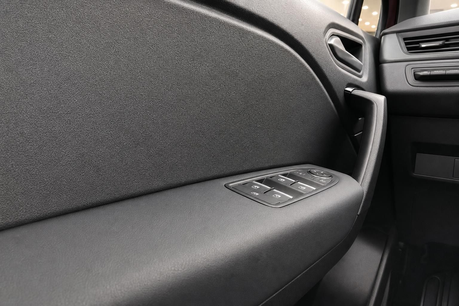 Fahrzeuginnenraum Türverkleidung mit Fensterheberschalter – Detailaufnahme