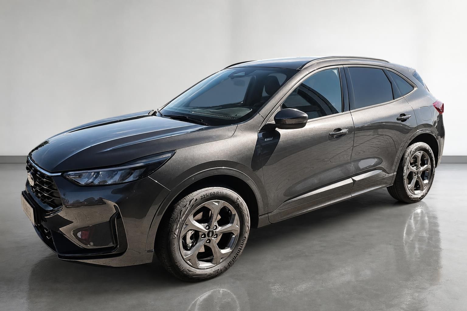Ford Kuga Frontansicht schraeg in braun-grau Metallic
