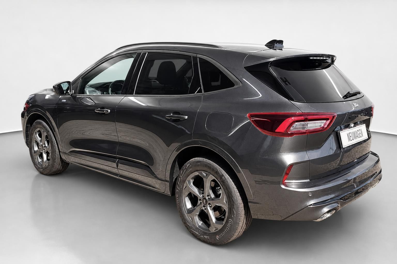 Ford Kuga Heck seitlich in dunkelgrau als Neuwagen