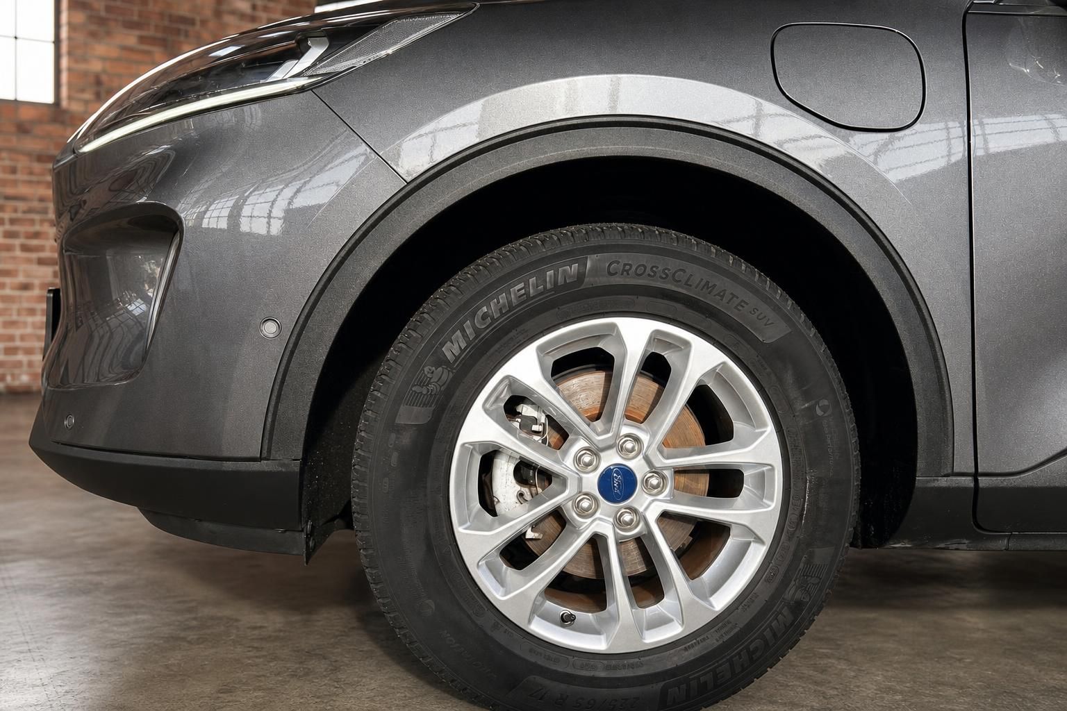 Ford Kuga Detailansicht Felge mit Michelin CrossClimate SUV Reifen