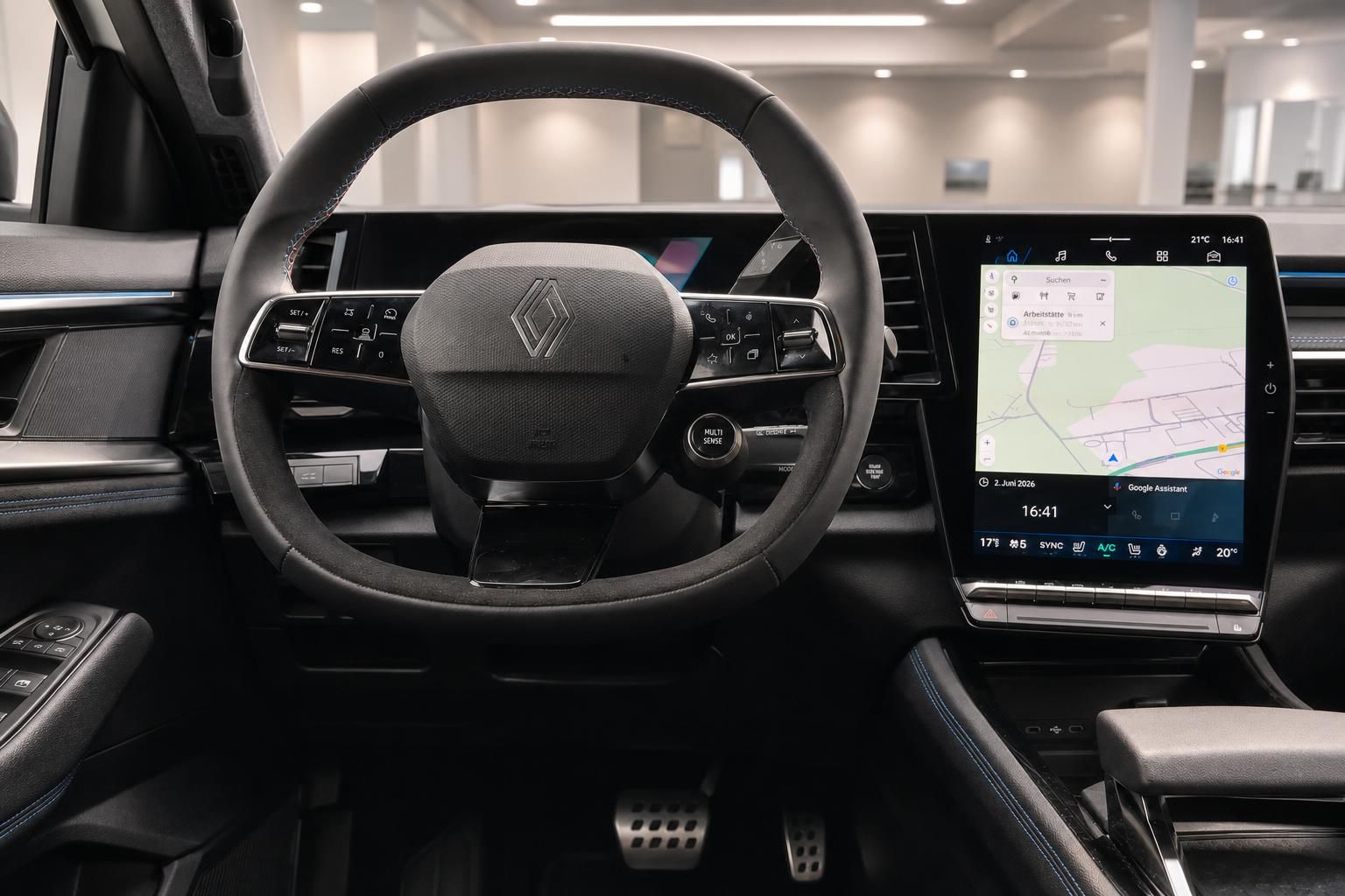 Renault Austral Cockpit mit Lenkrad, digitalem Display und Navigationssystem - Innenraum schwarz